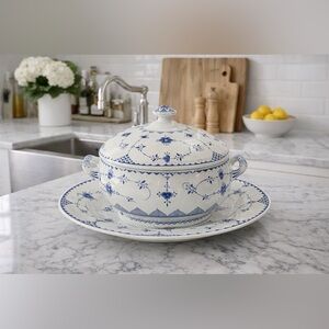 Classic Blue & White Floral Tureen Set – Elegant Serving Piece